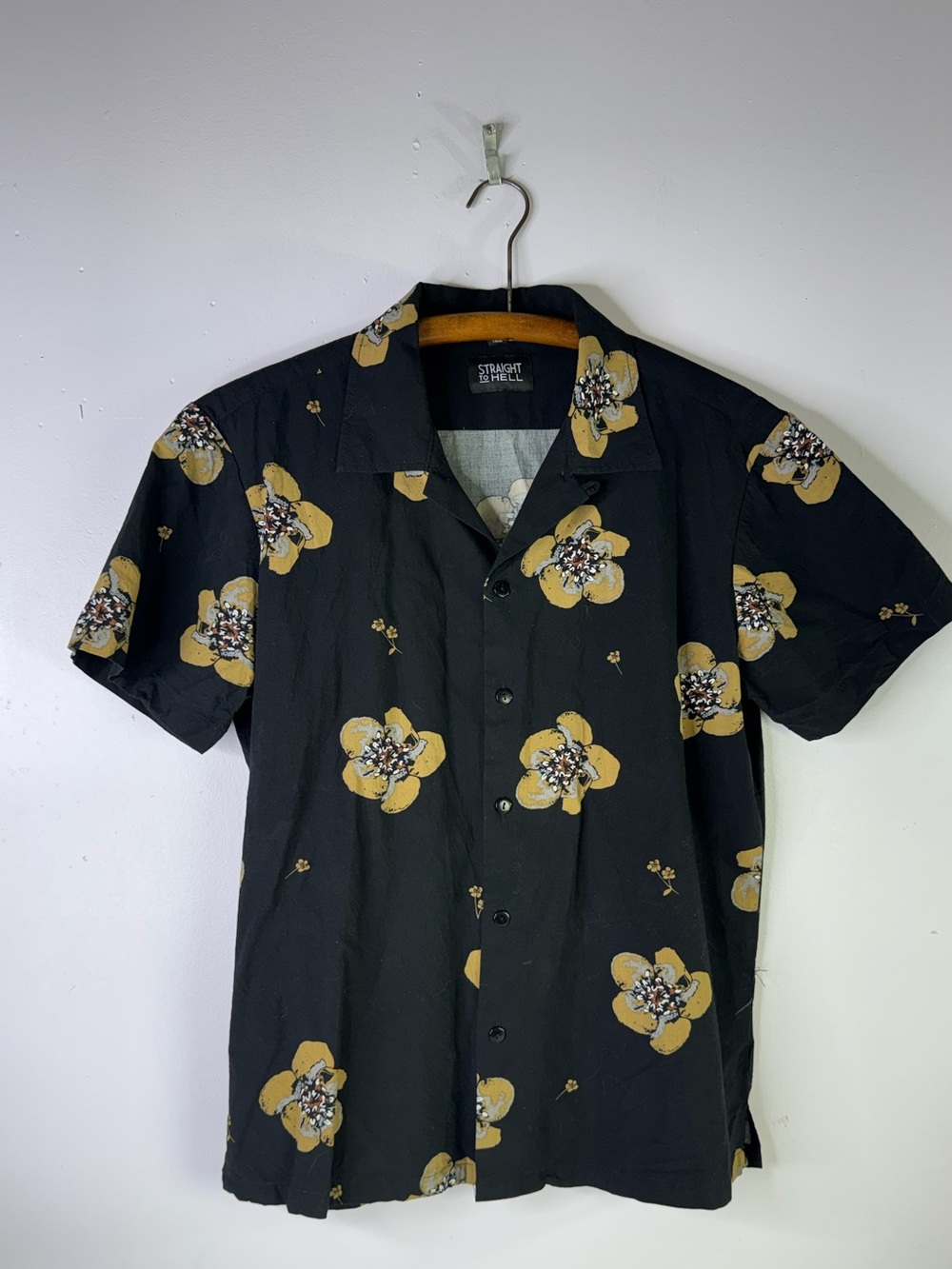 Straight to Hell floral button up shirt black yellow floral print M